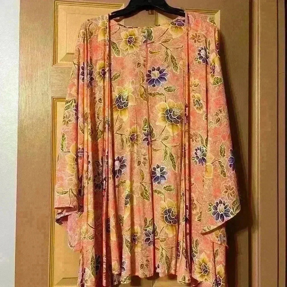 Women’s sheer kimono​​​​ - Picture 1 of 3